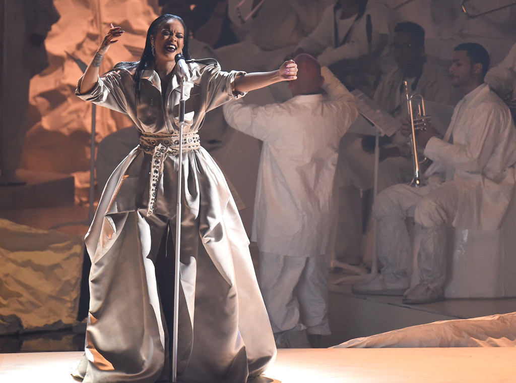 Rihanna, 2016 MTV VMAs
